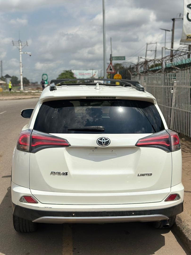 2017 Toyota RAV4 limited