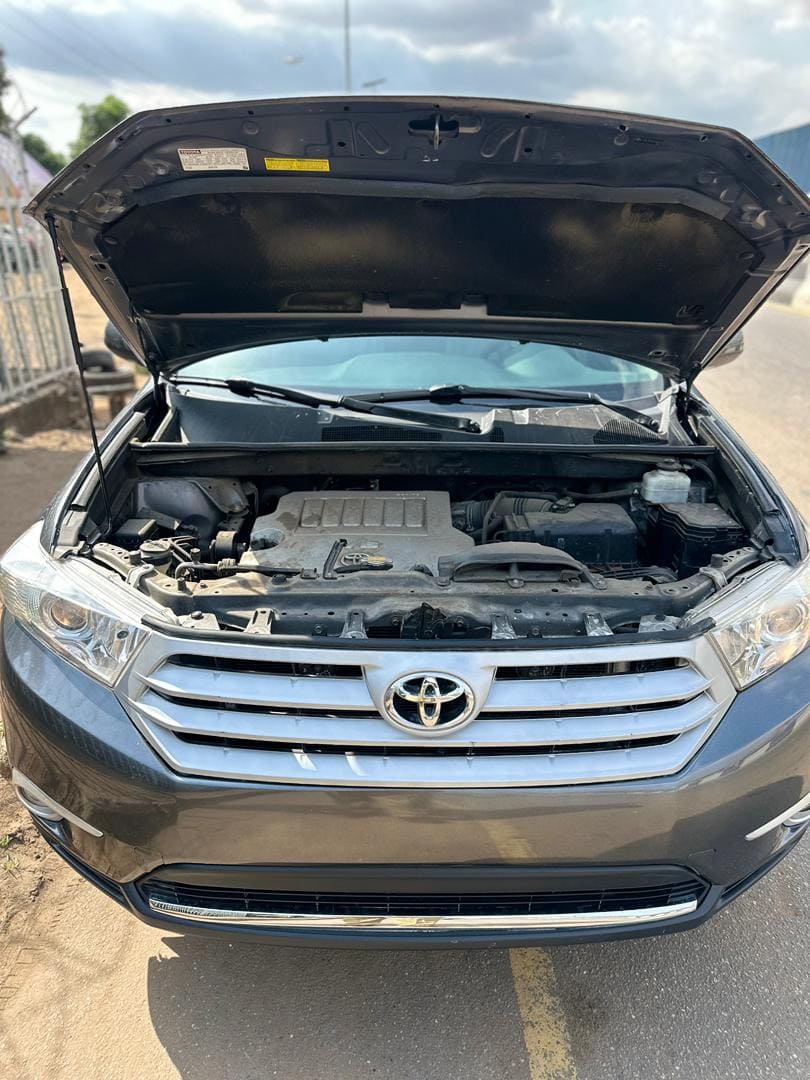
								2012 Toyota Highlander Limited full									