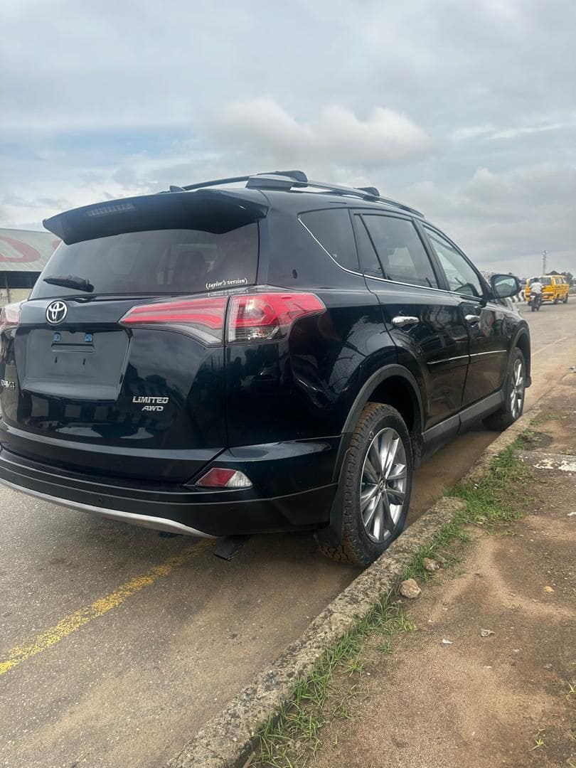 
								2017 Toyota RAV4 limited full									