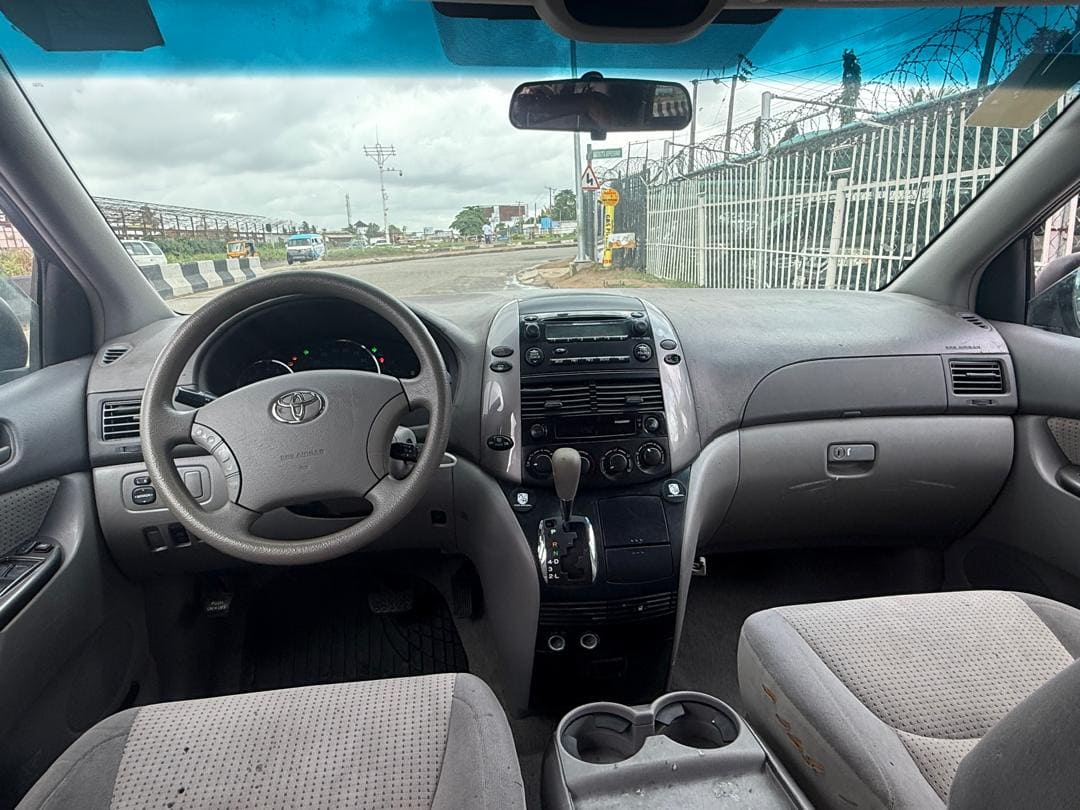 
								2008 Toyota Sienna LE full									