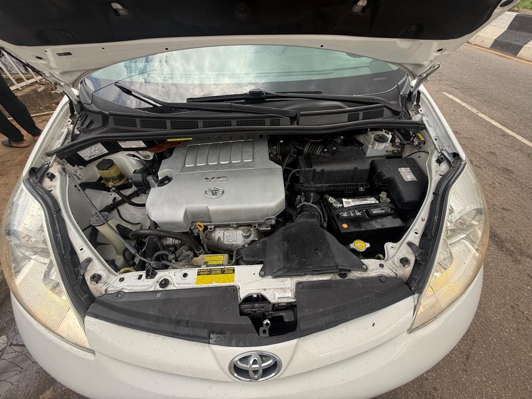 
								2008 Toyota Sienna LE full									