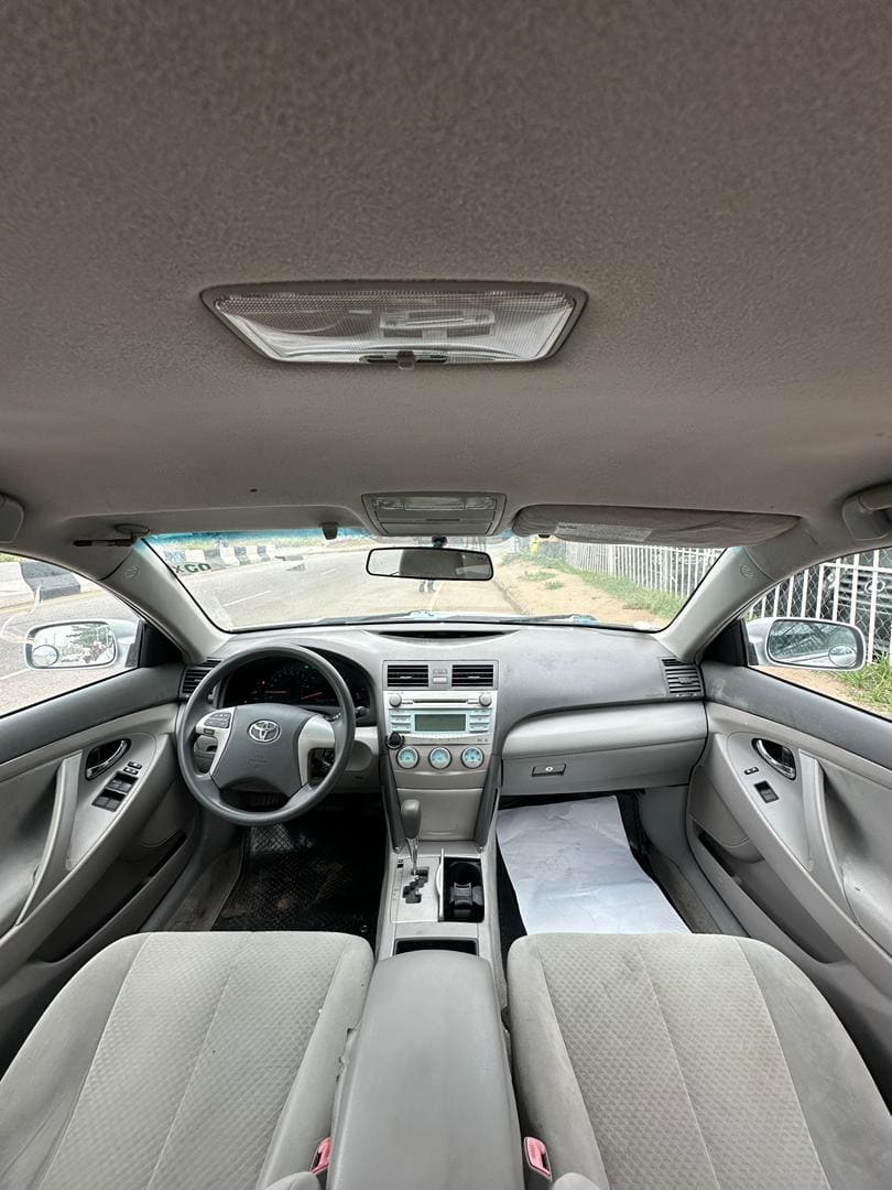 
								2009 Toyota Camry LE full									
