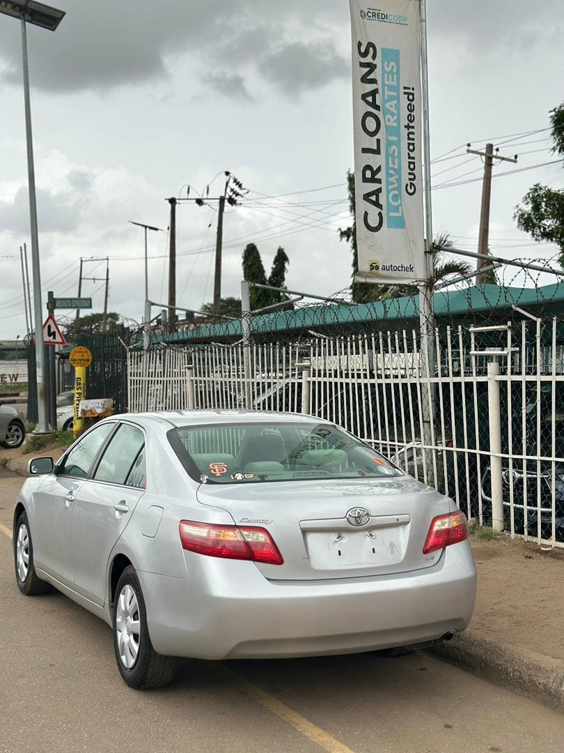 
								2009 Toyota Camry LE full									