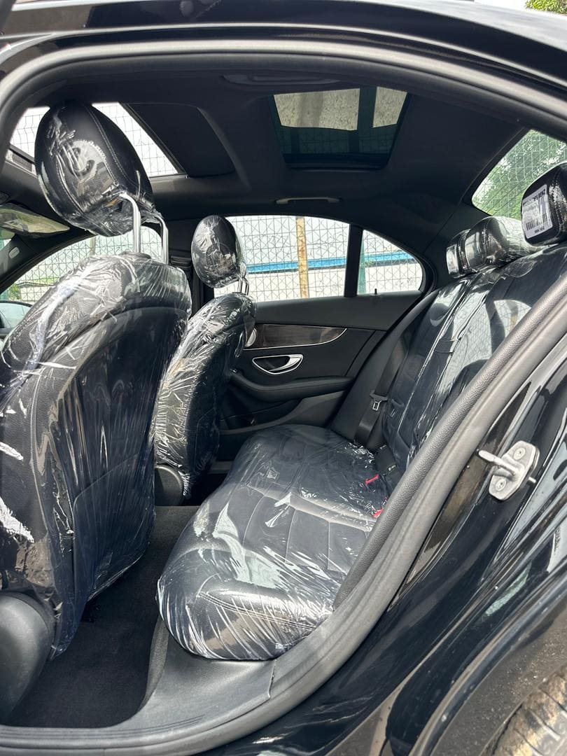
								2018 Mercedes Benz C300 4Matic full									