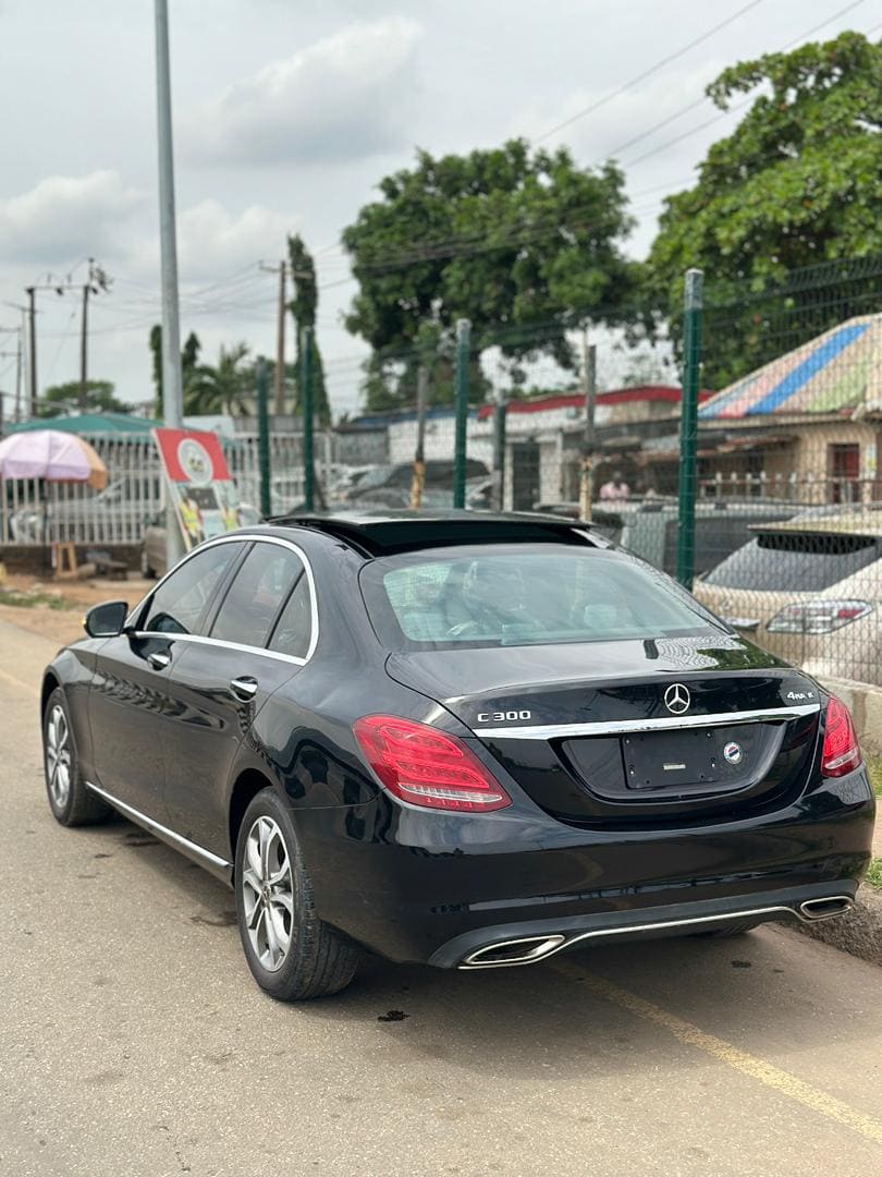
								2018 Mercedes Benz C300 4Matic full									