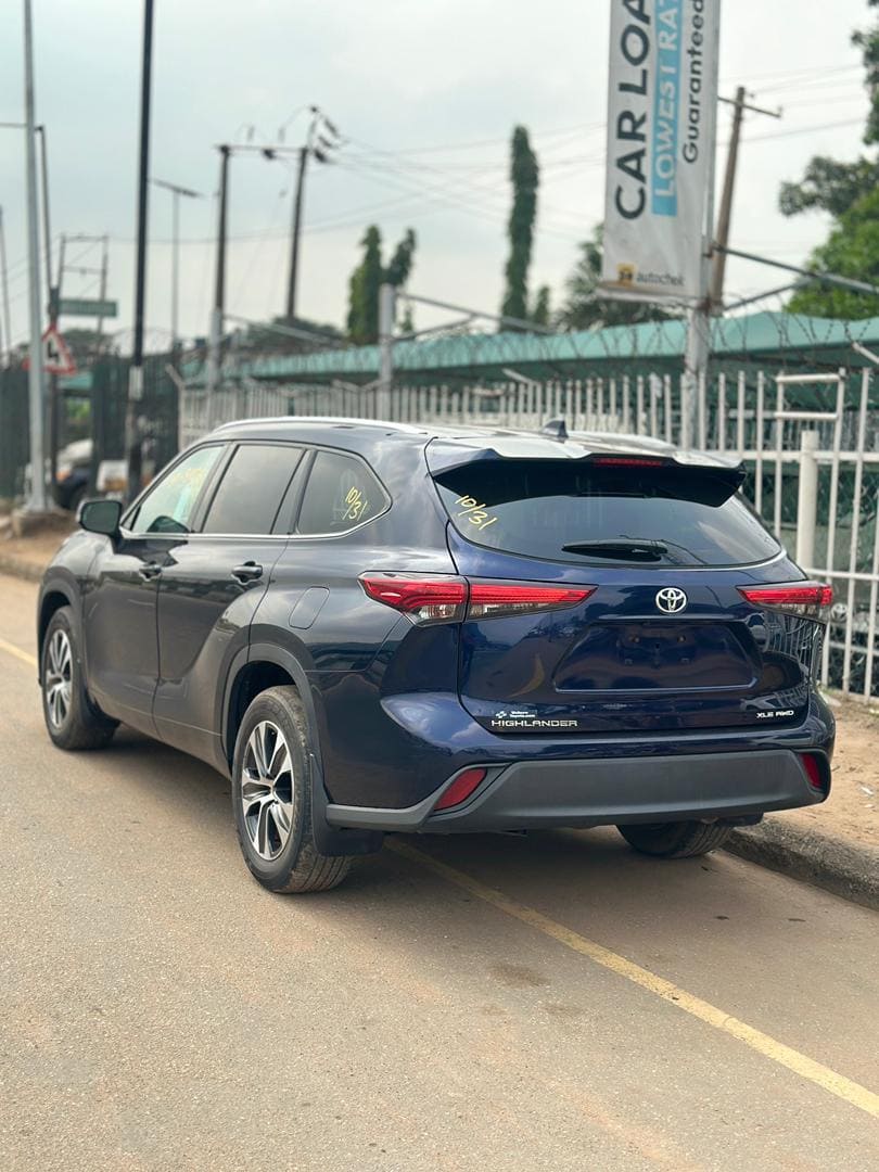 
								2021 Toyota Highlander XLE full									