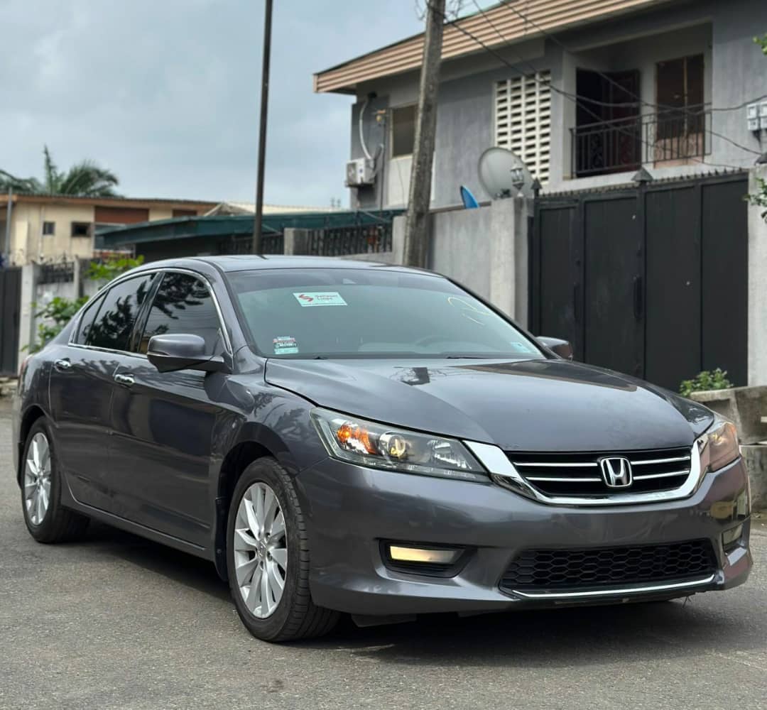 
								2015 Honda Accord Touring full									