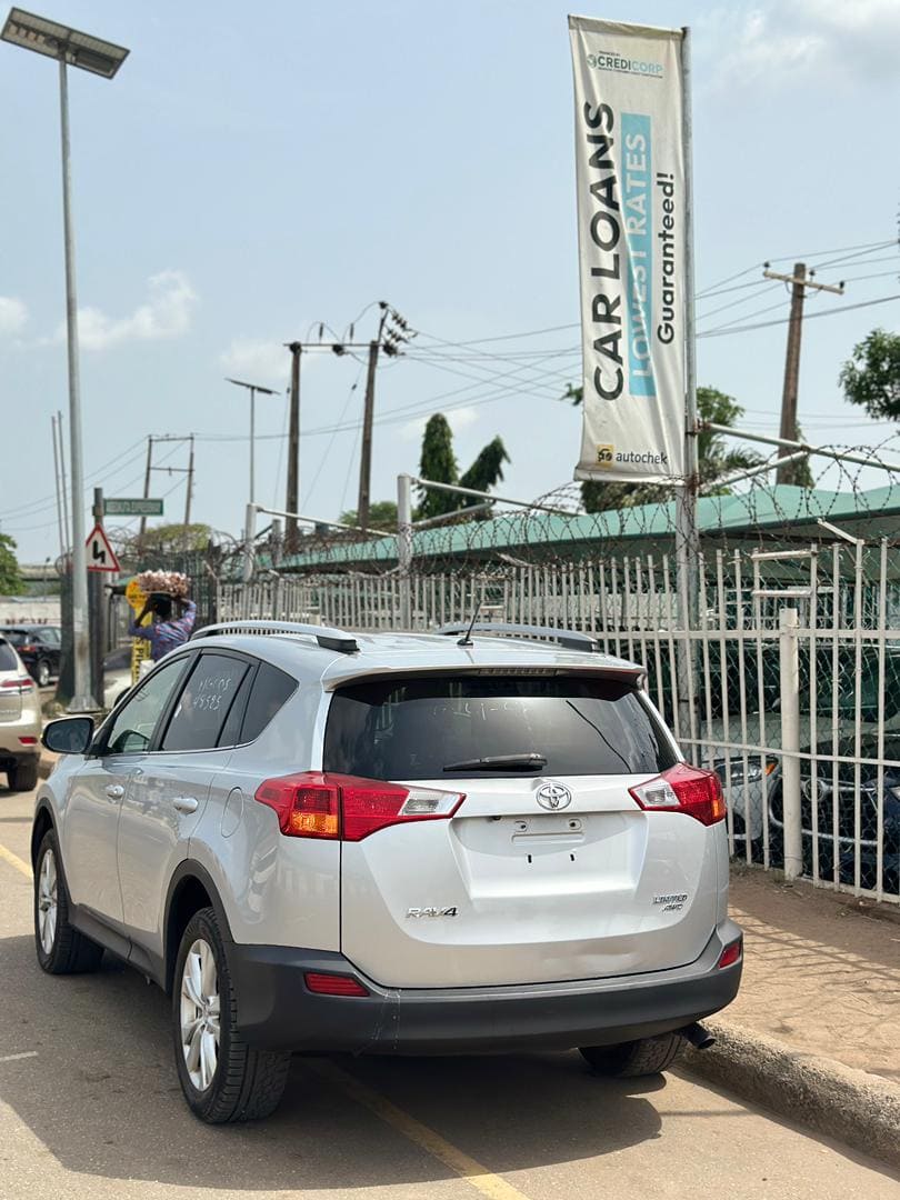 
								2014 Toyota RAV4 limited full									