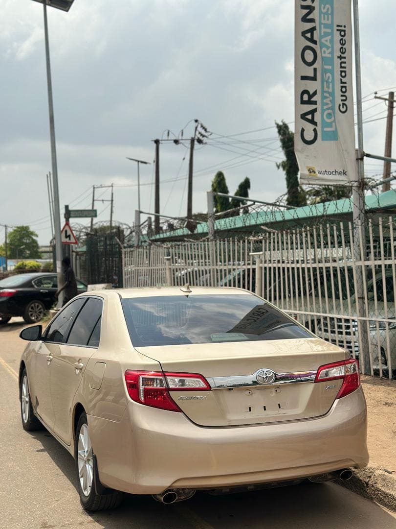 
								2012 Toyota Camry XLE full									