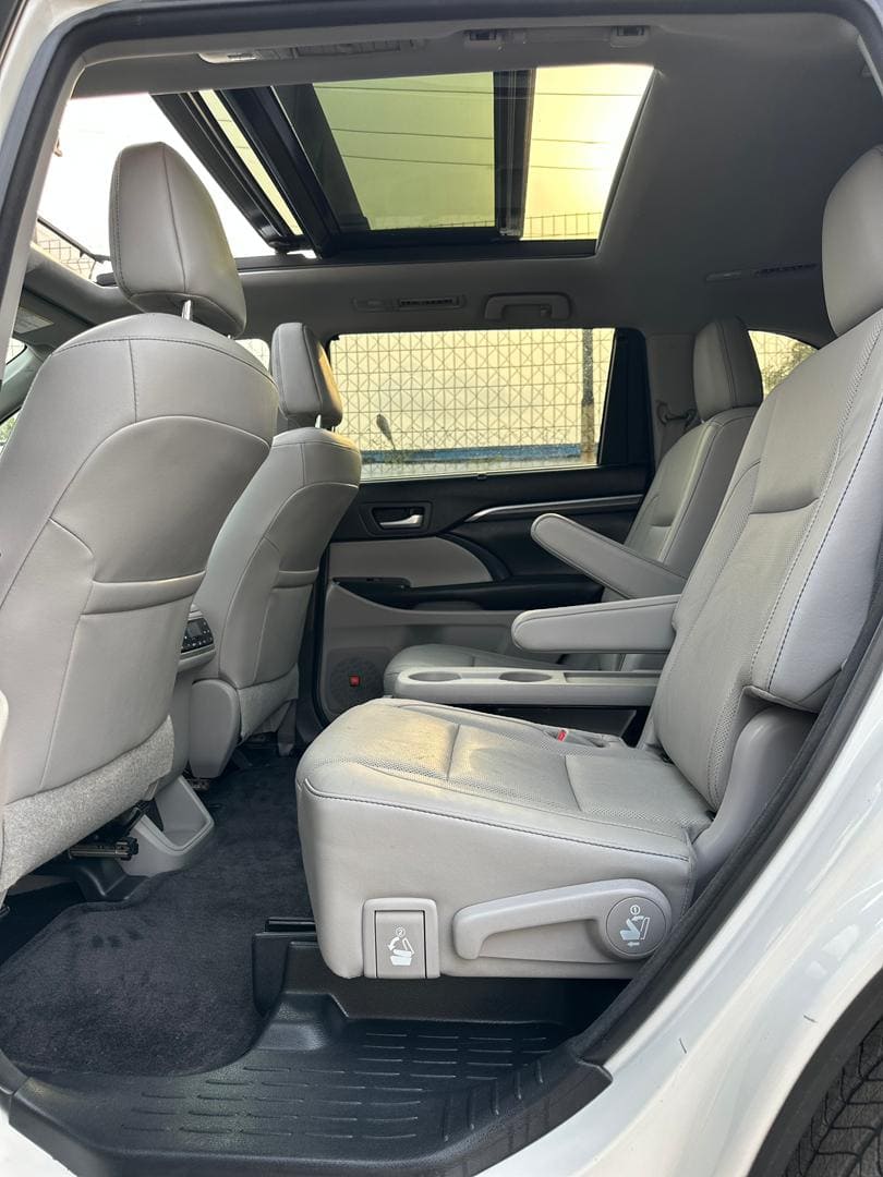 
								2017 Toyota Highlander Limited full									
