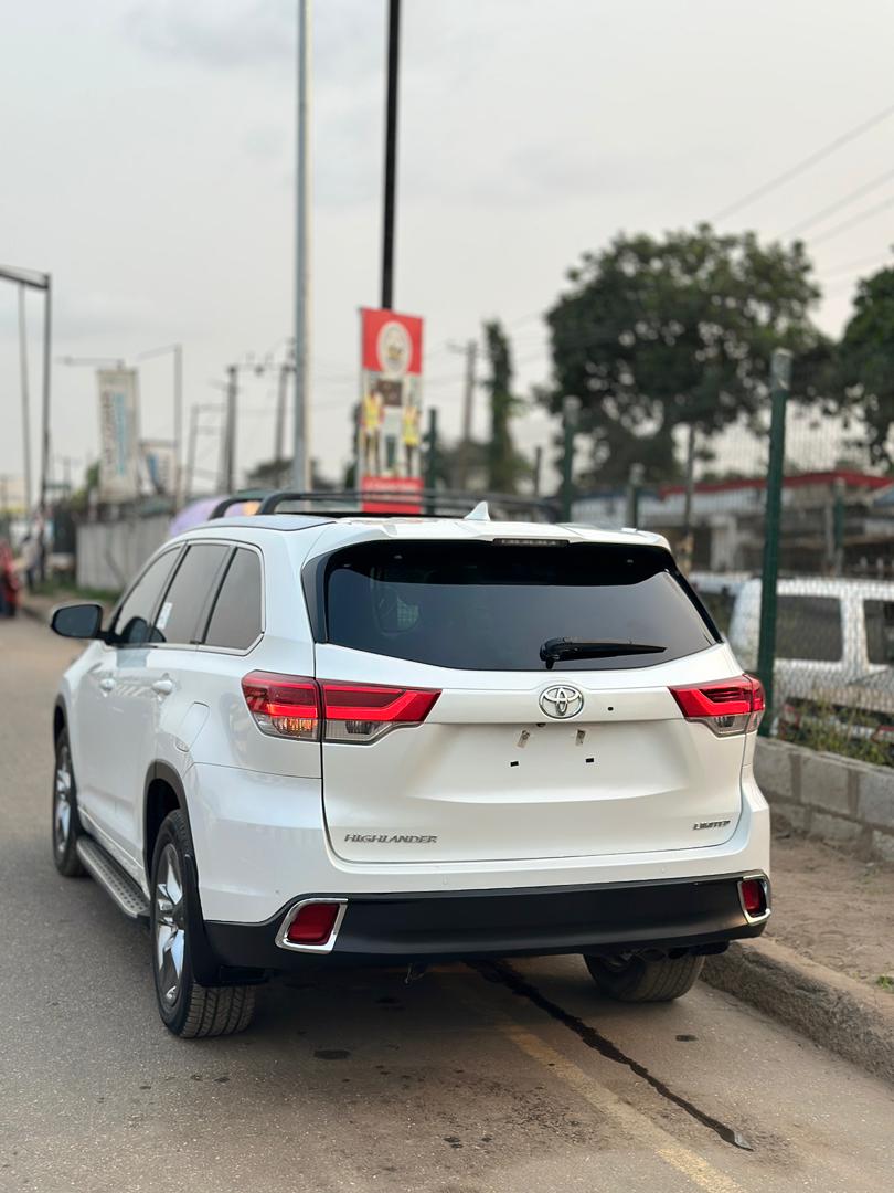 
								2017 Toyota Highlander Limited full									