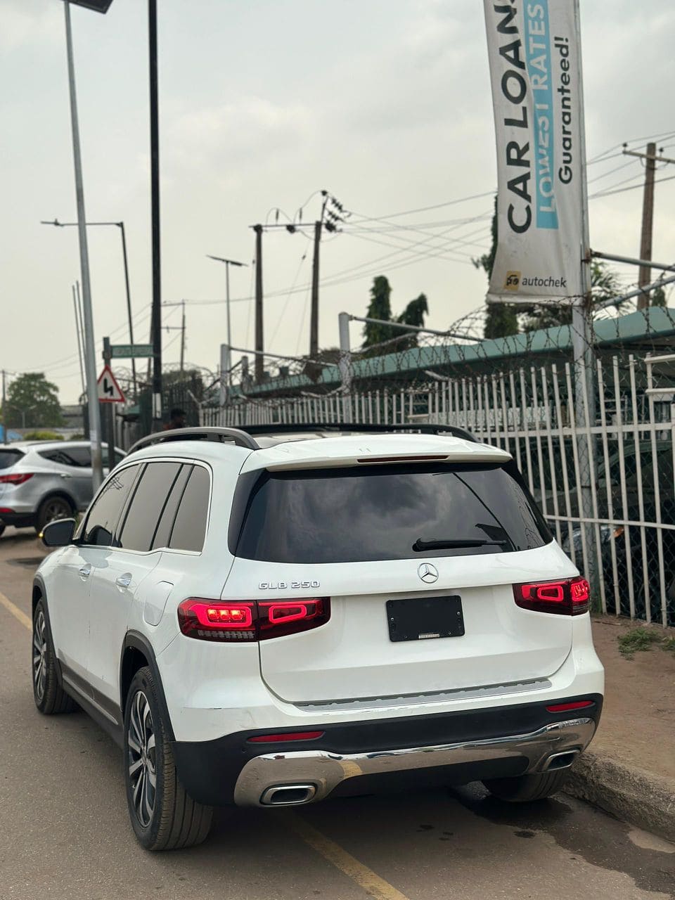 
								2022 Mercedes Benz GLB250 4matic full									