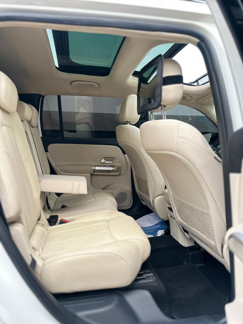 
								2022 Mercedes Benz GLB250 4matic full									