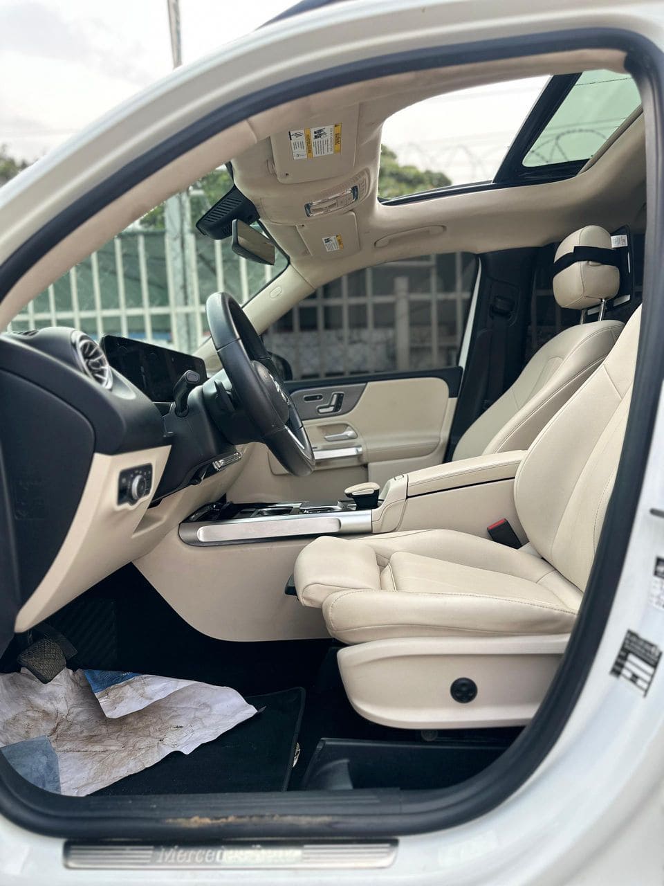 
								2022 Mercedes Benz GLB250 4matic full									