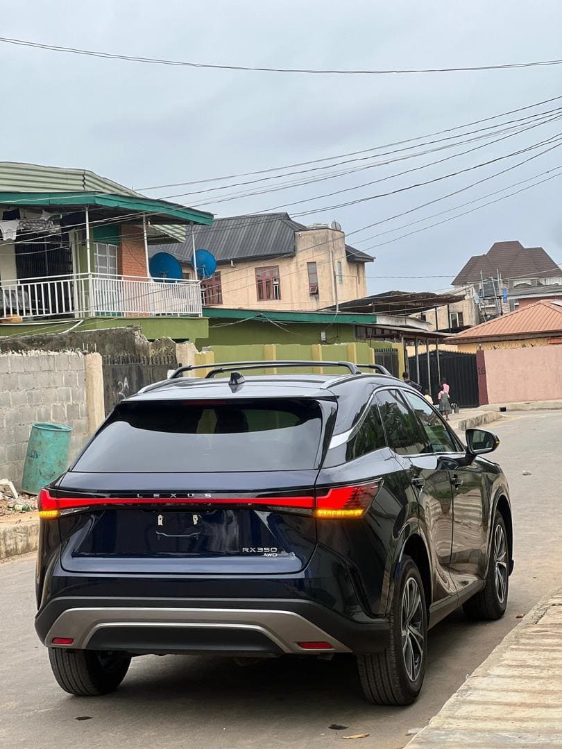 
								2023 Rx350 AWD full									