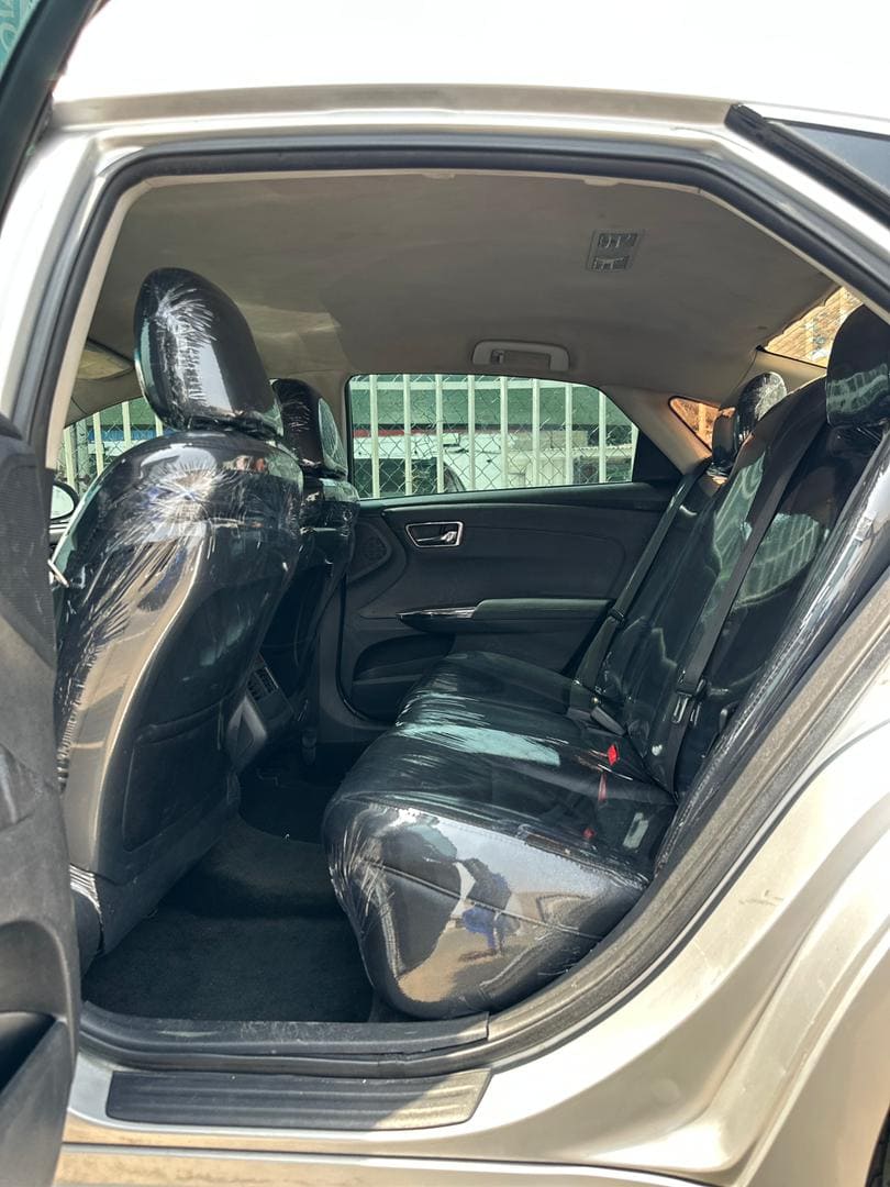 
								2013 Toyota Avalon XLE full									