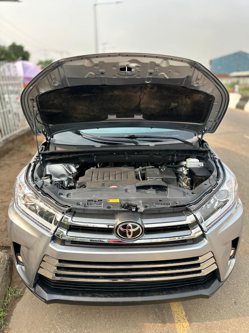 
								2016 Highlander XLE 4WD full									