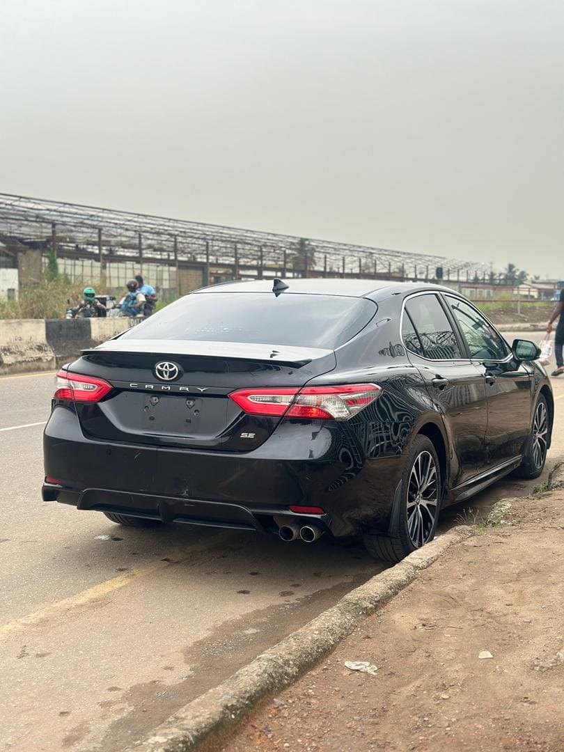 
								2019 Toyota Camry SE full									