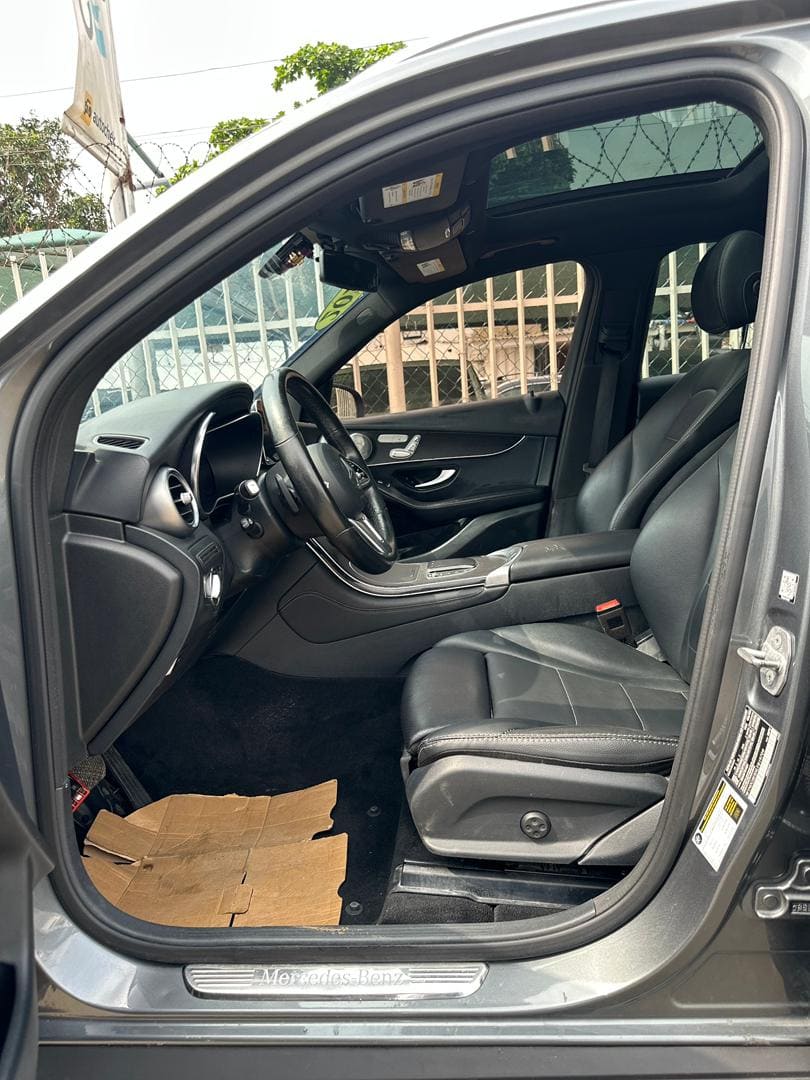 
								2020 Mercedes Benz GLC300 4matic full									