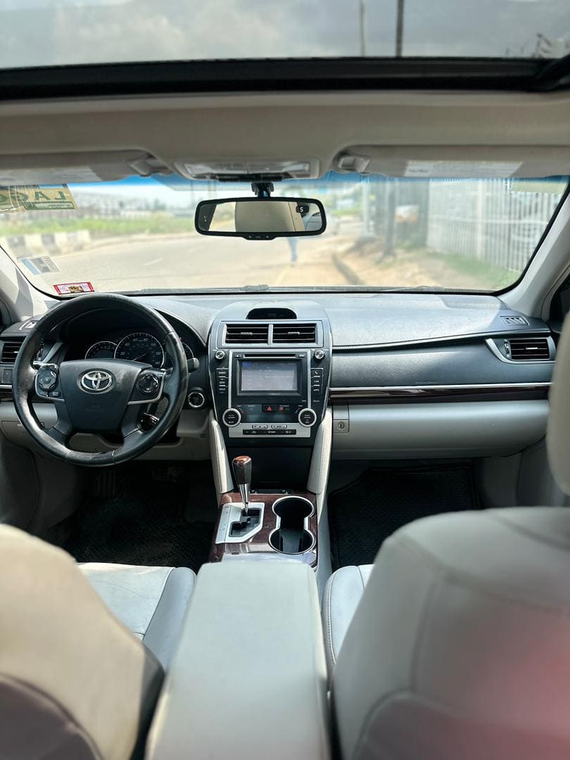 
								2013 Toyota Camry XLE us full									