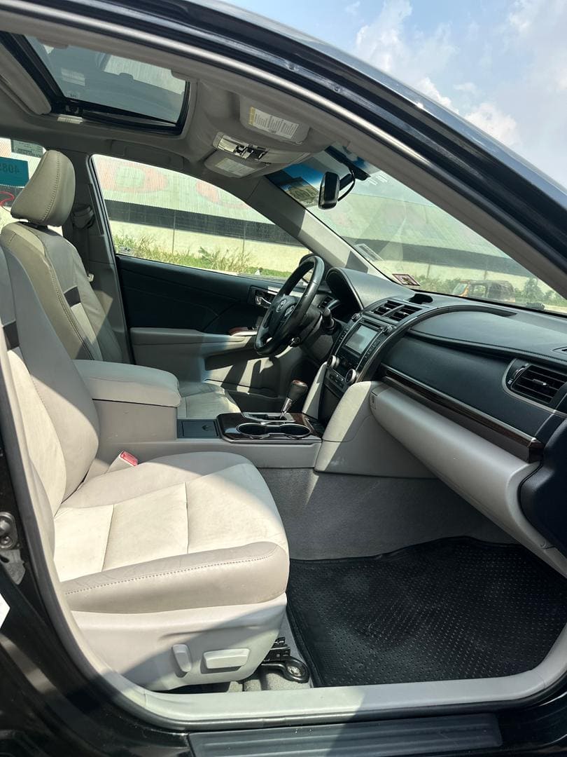 
								2013 Toyota Camry XLE us full									