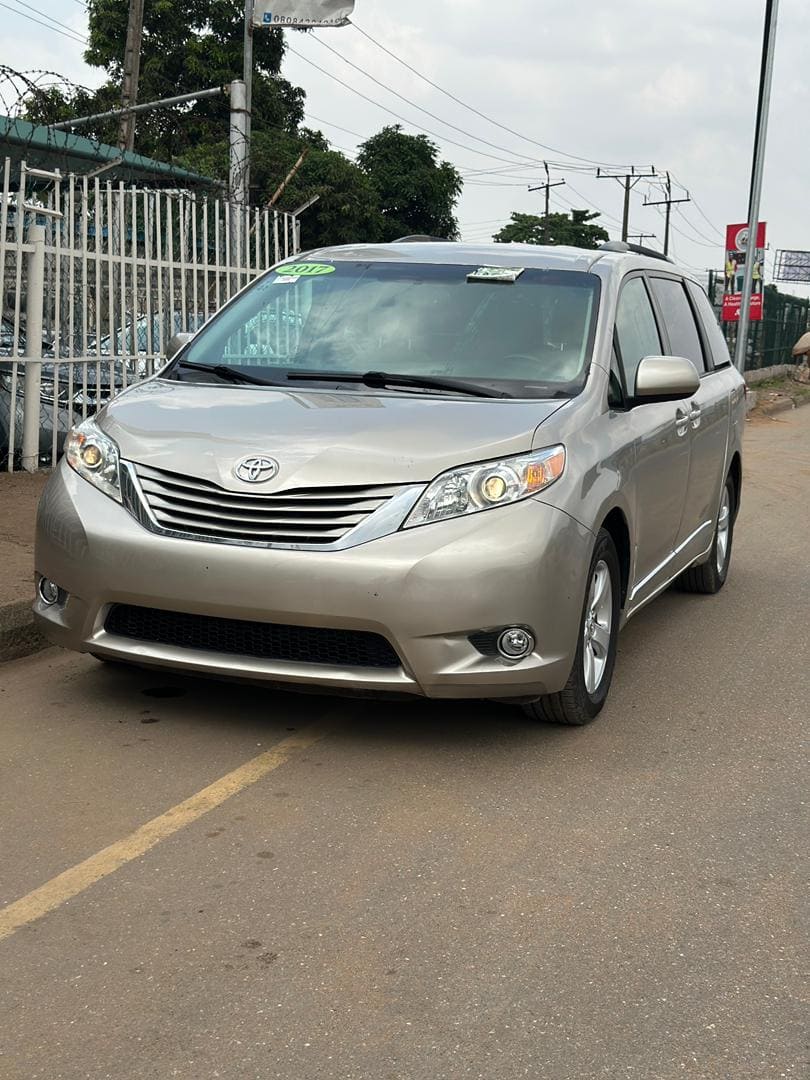 2017 Sienna LE