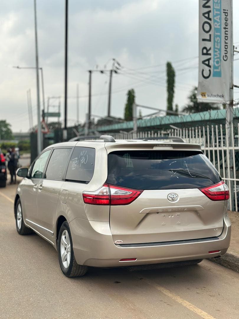 2017 Sienna LE