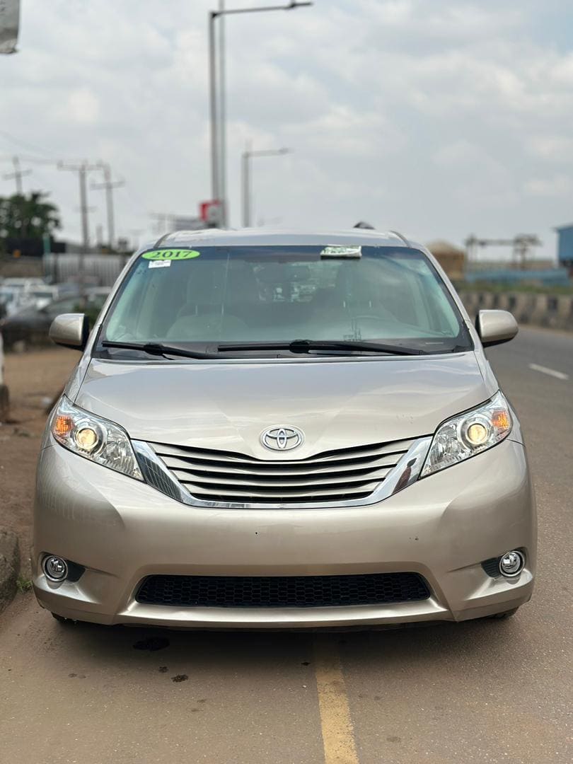 2017 Sienna LE
