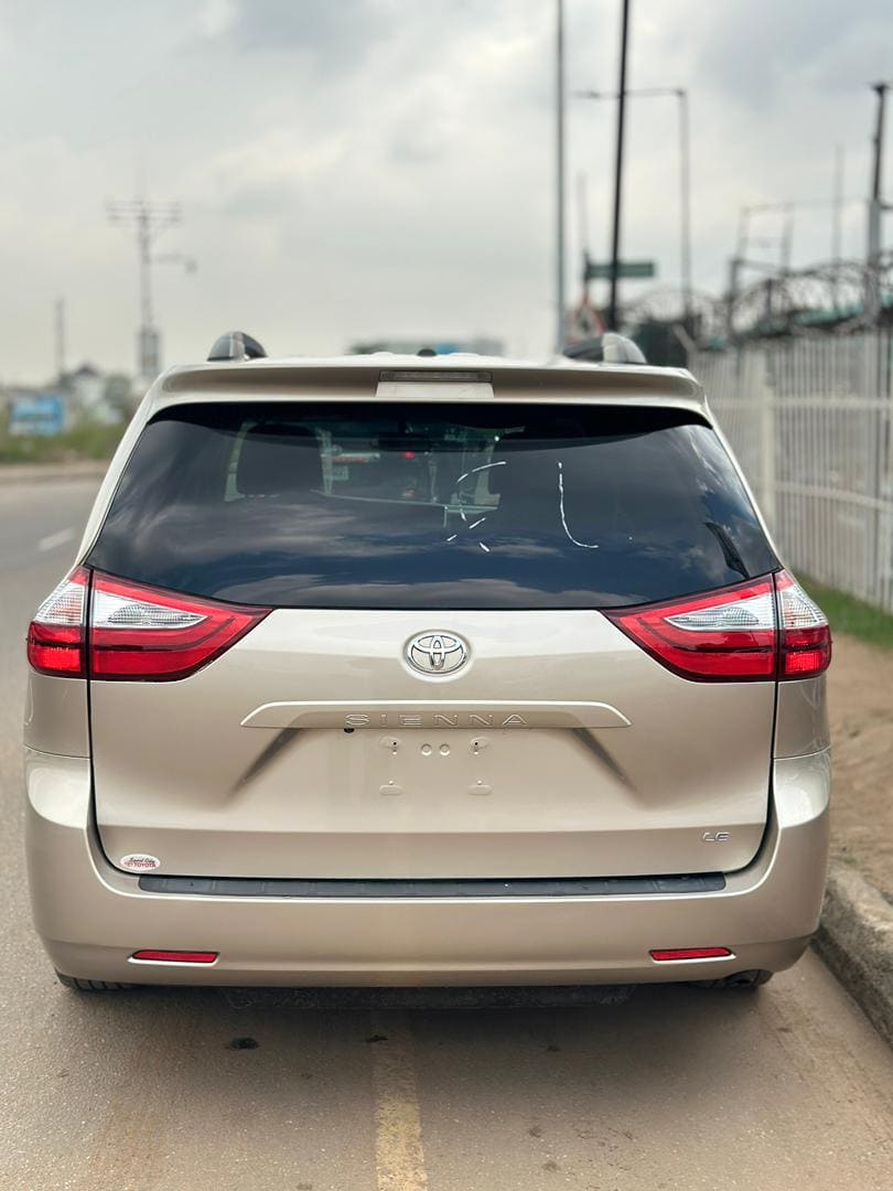 2017 Sienna LE