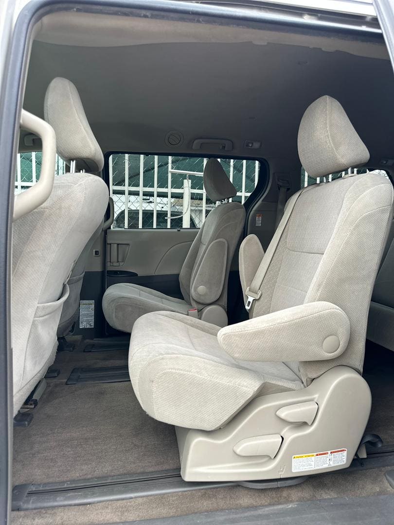 
								2017 Sienna LE full									