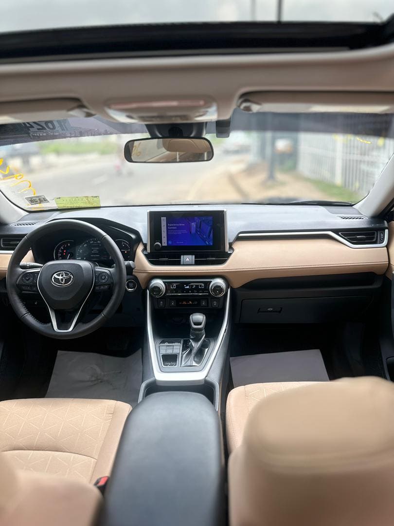 
								2024 Toyota RAV4 XLE AWD full									