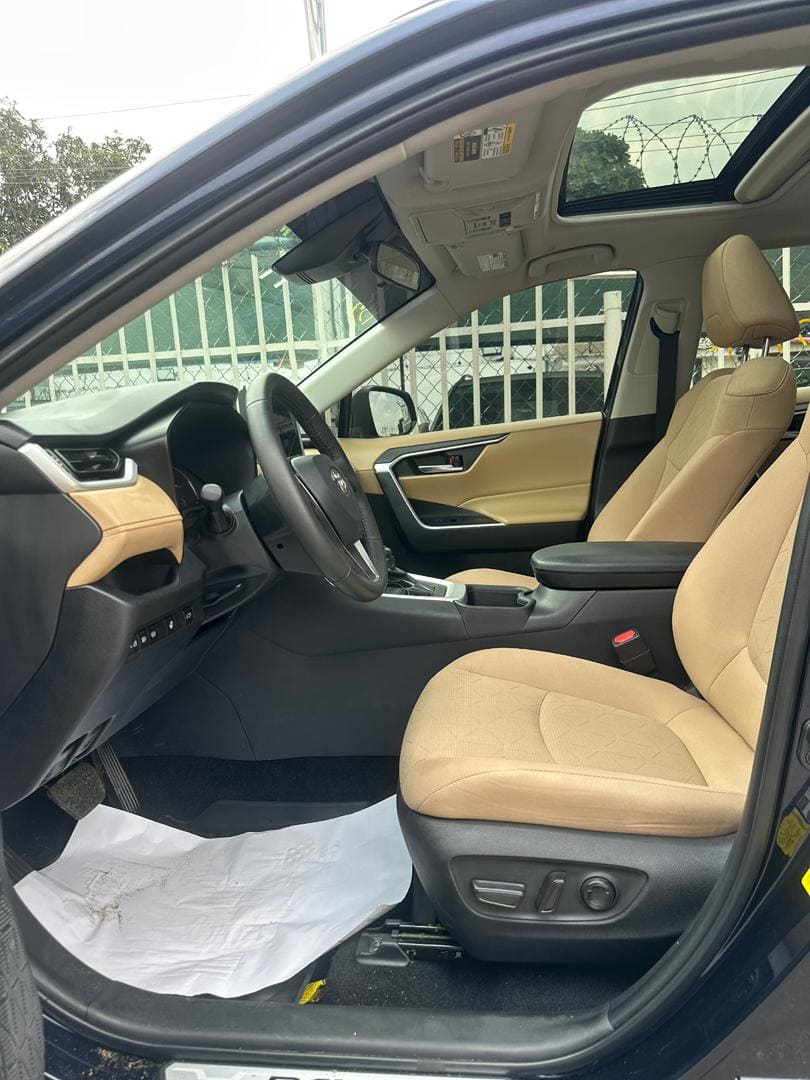 
								2024 Toyota RAV4 XLE AWD full									
