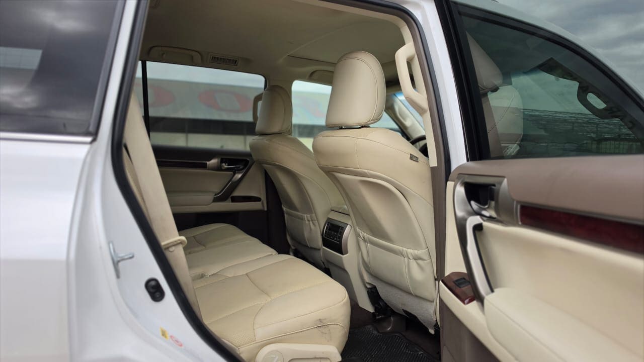 
								2011 Lexus GX460 White full									