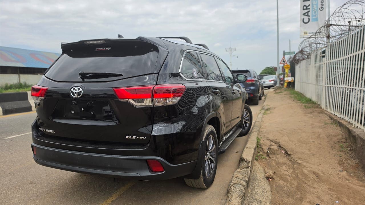 
								2018 Toyota Highlander XLE AWD US full									