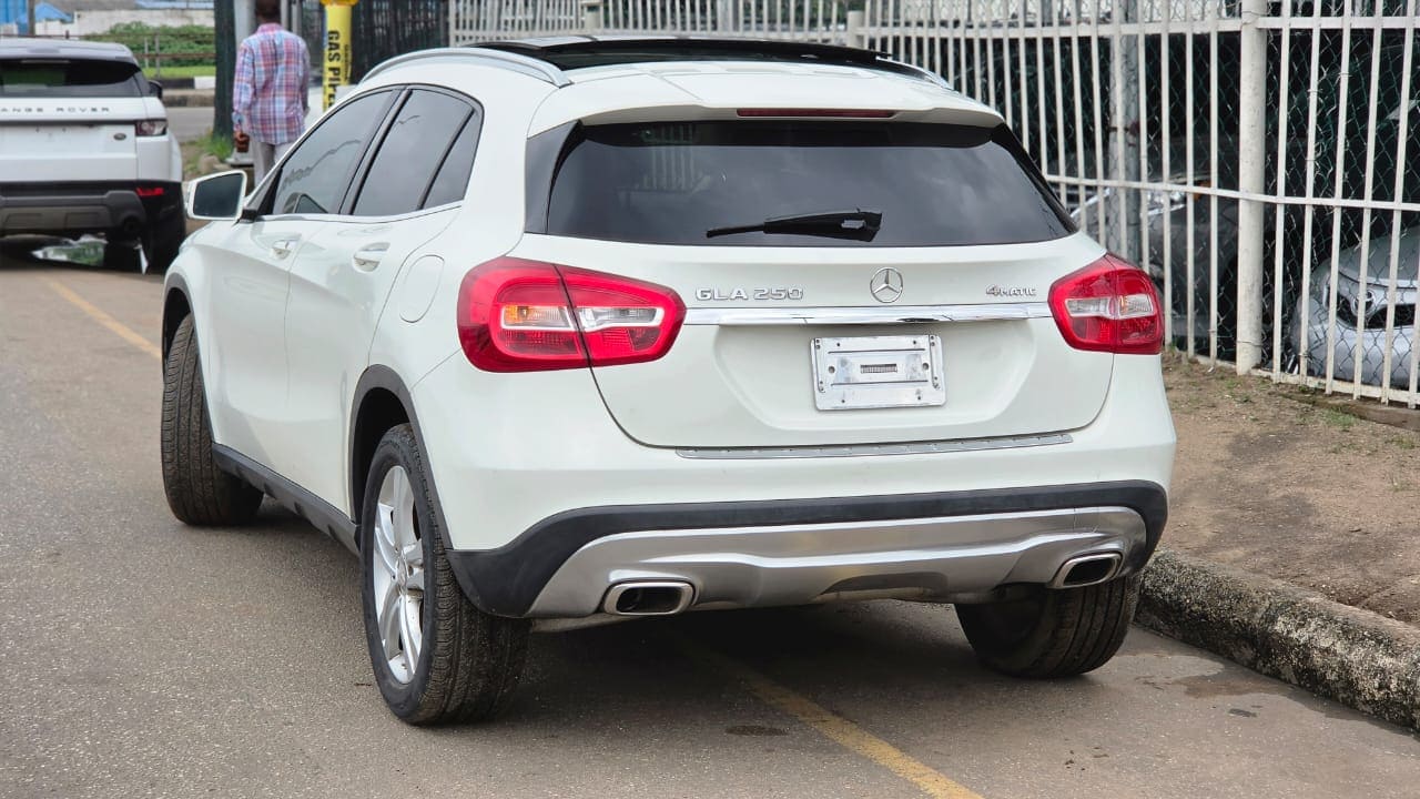 
								2017 MB GLA250 4MATIC full									