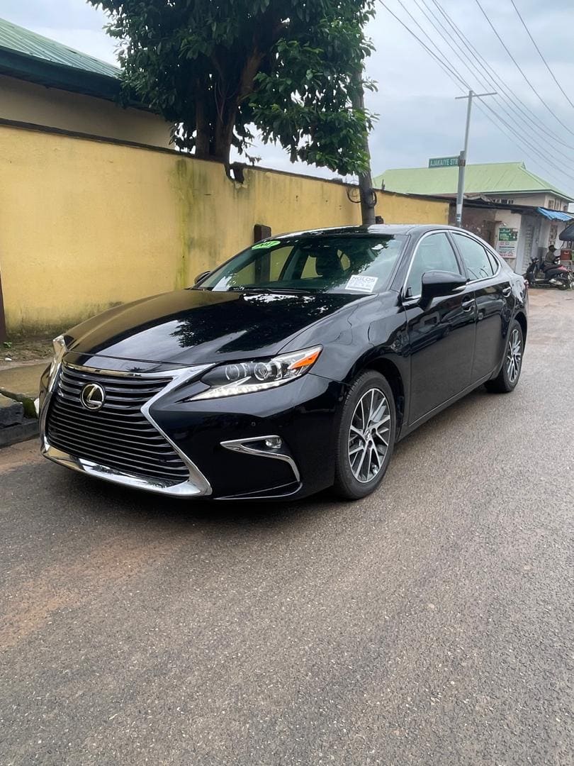 Foreign used US 2017 Lexus ES350