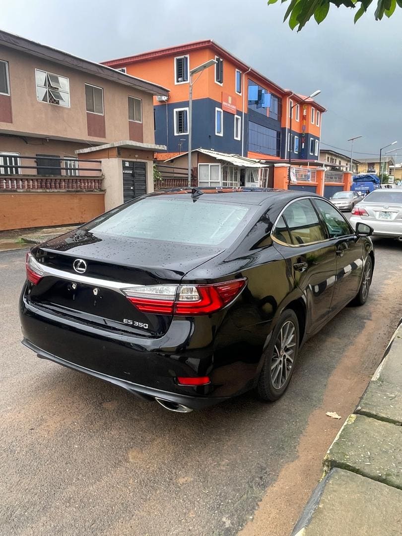 Foreign used US 2017 Lexus ES350