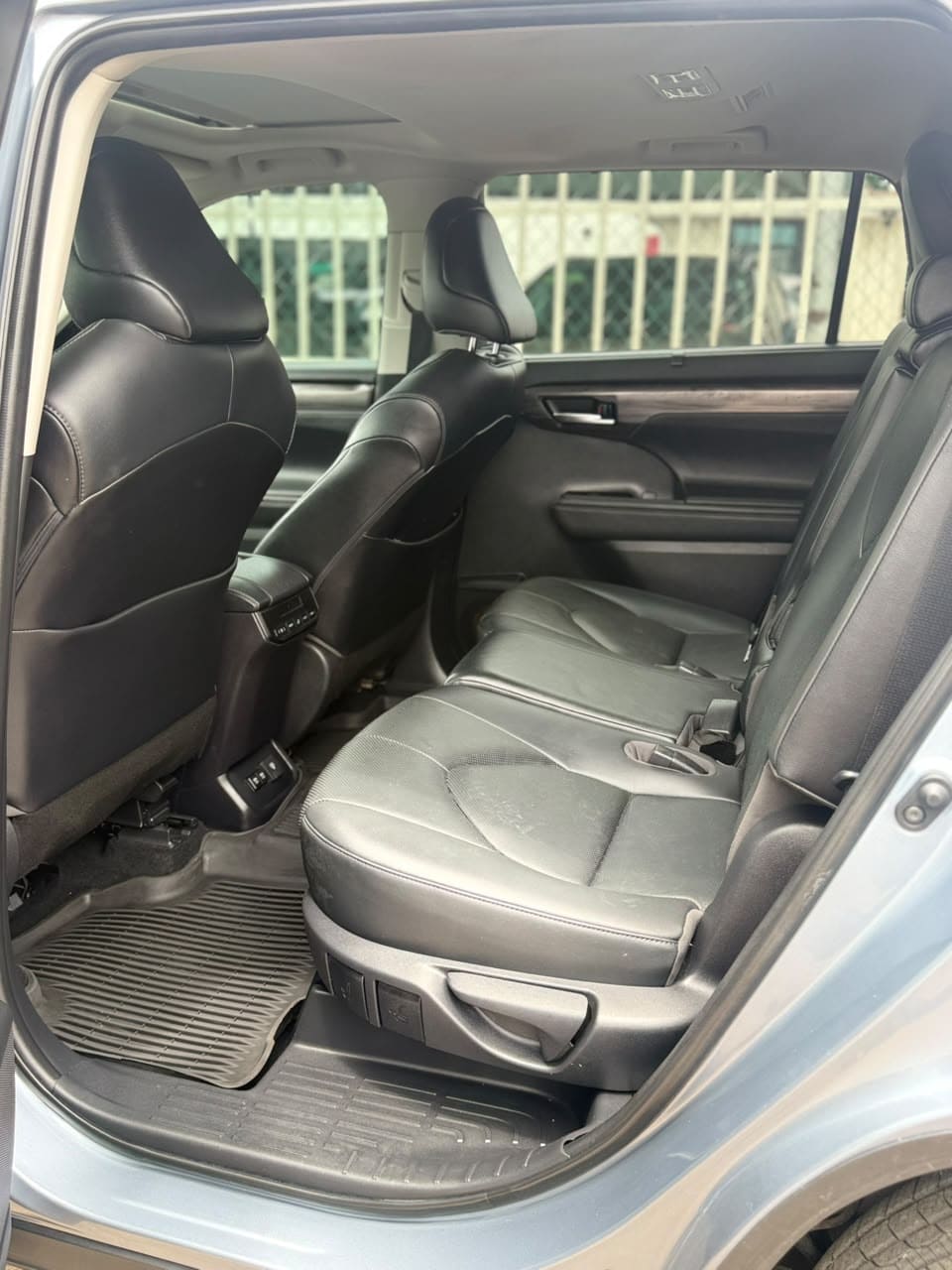 
								2020 Toyota Highlander Limited full									