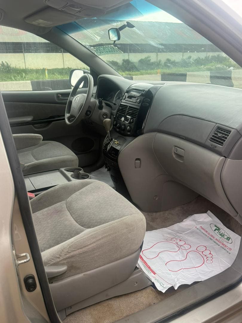 2005 Toyota Sienna CE