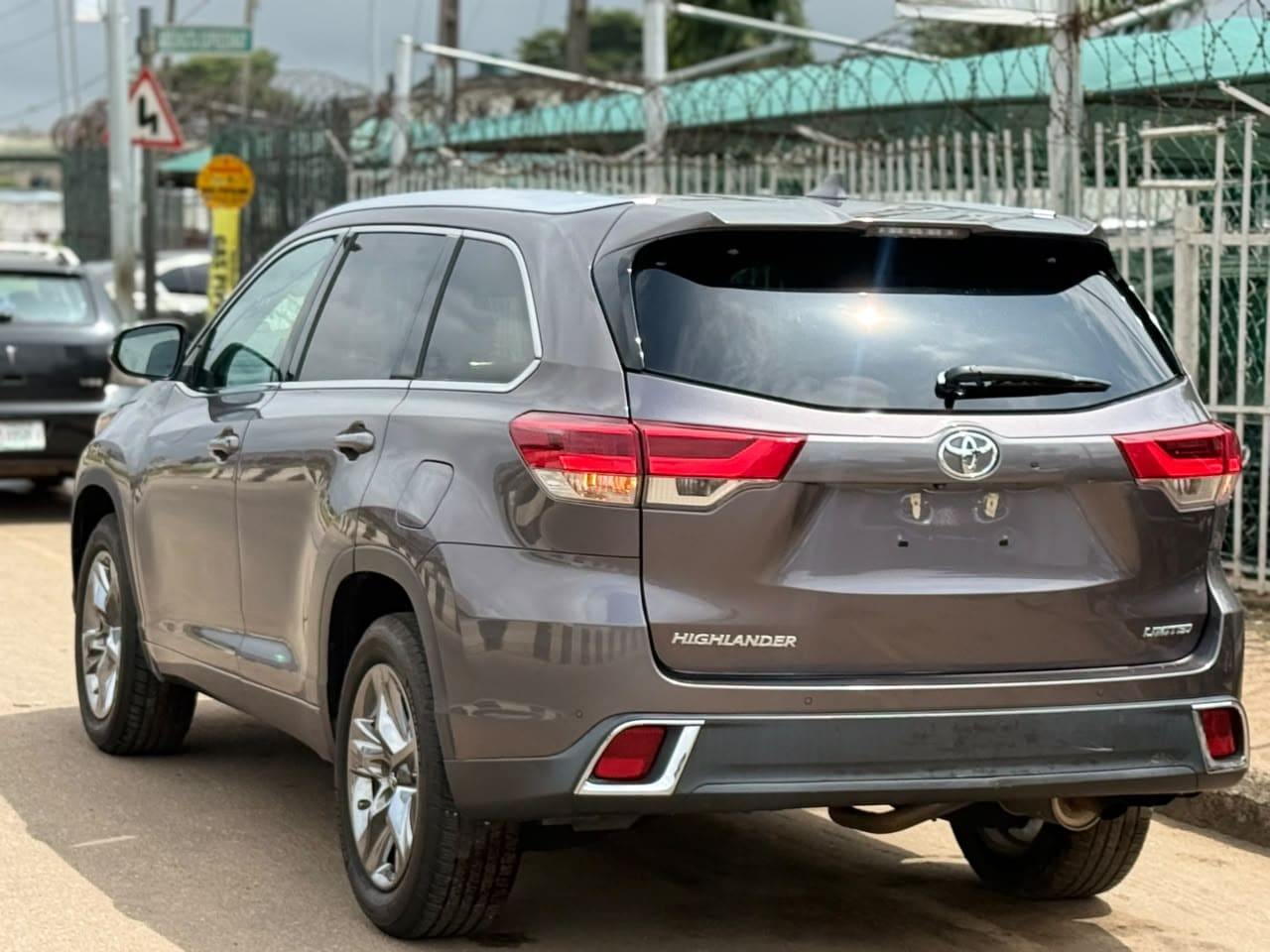 
								2019 Toyota Highlander Limited 4WD full									