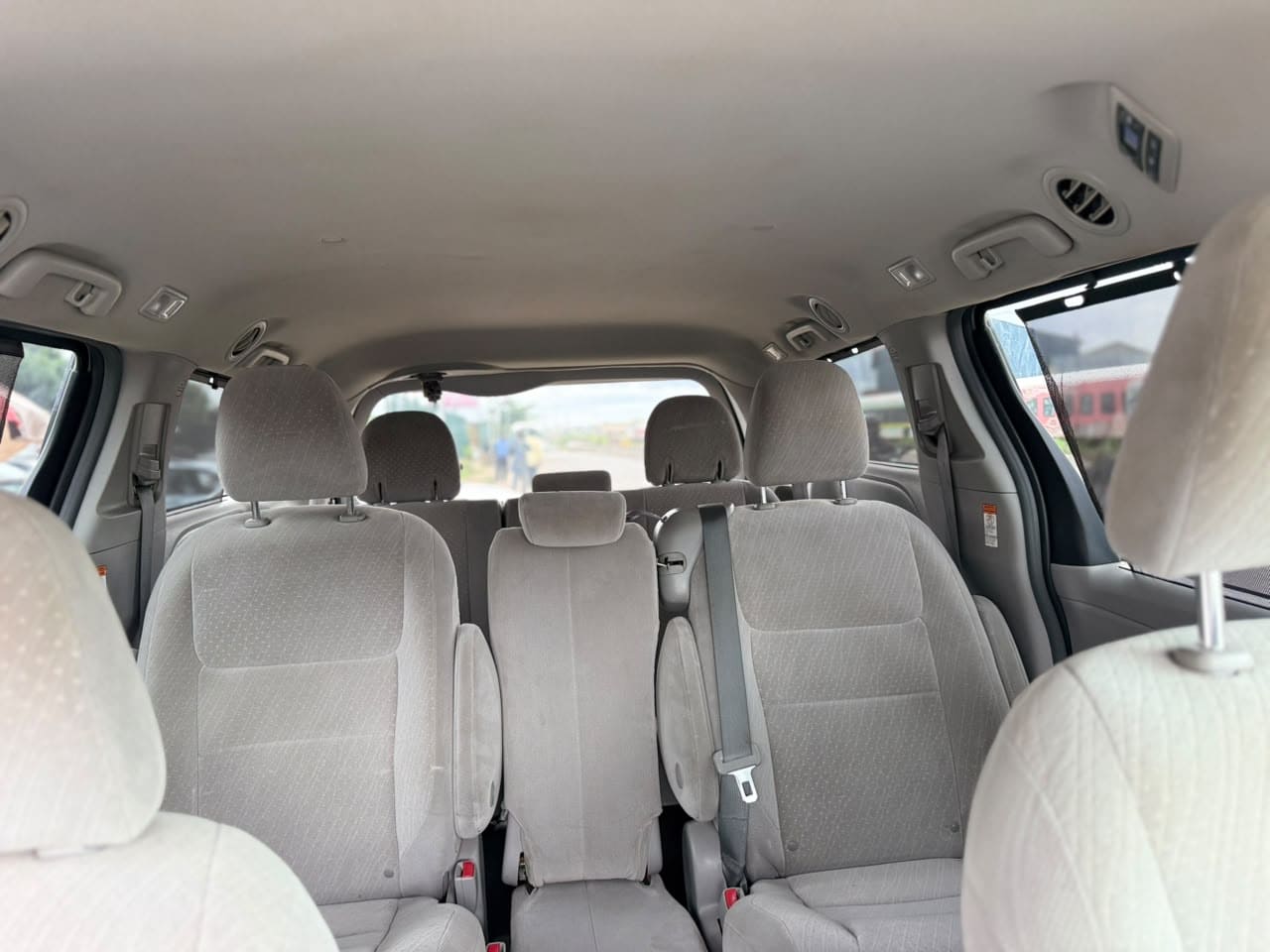 
								2018 Toyota Sienna LE full									