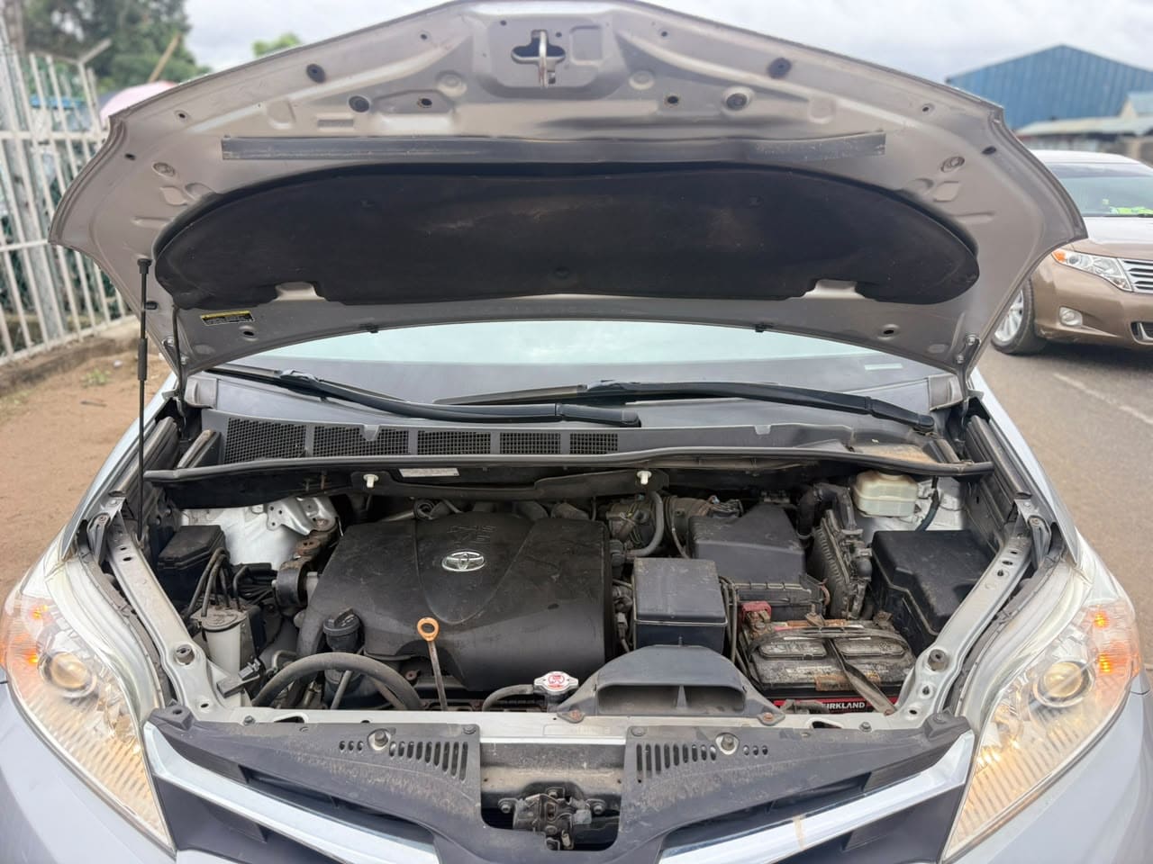 
								2018 Toyota Sienna LE full									
