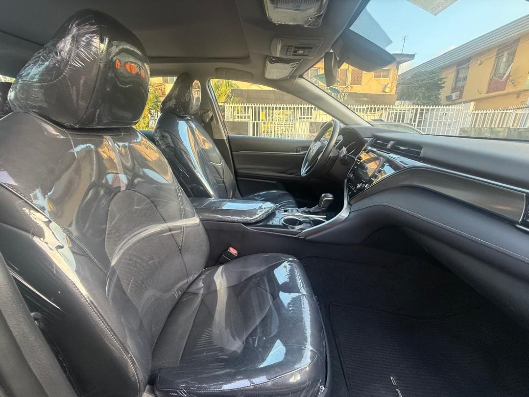 
								2019 Toyota Camry XSE 4 plug full									