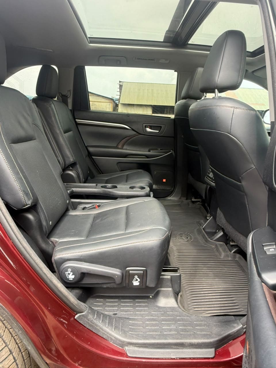 
								2015 Toyota Highlander limited AWD full									