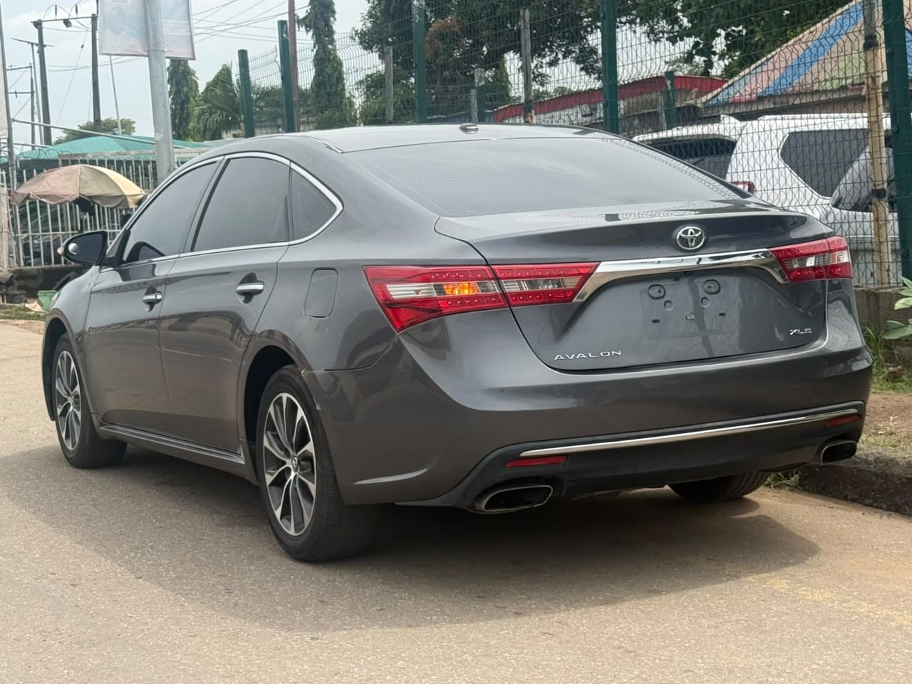 
								2016 Toyota Avalon XLE full									