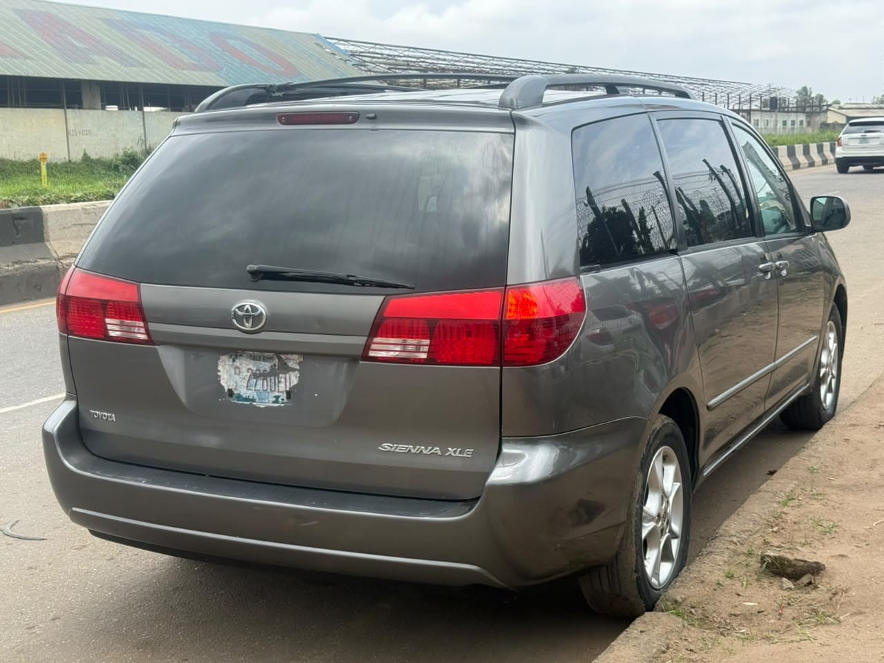 
								2005 Toyota Sienna XLE full									