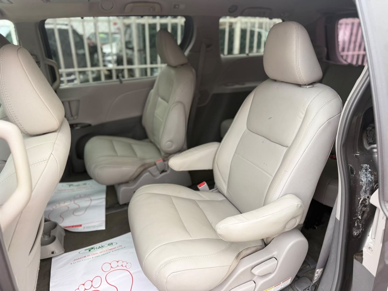 
								2017 Toyota Sienna XLE full									